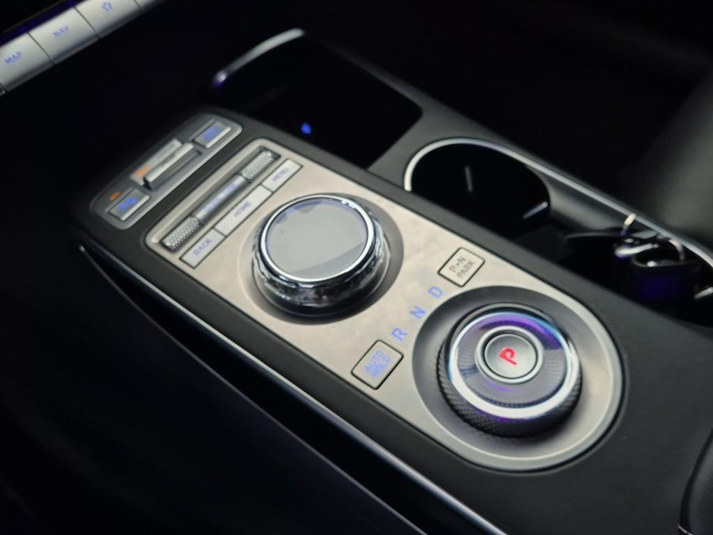 Genesis GV70 - Vista 8