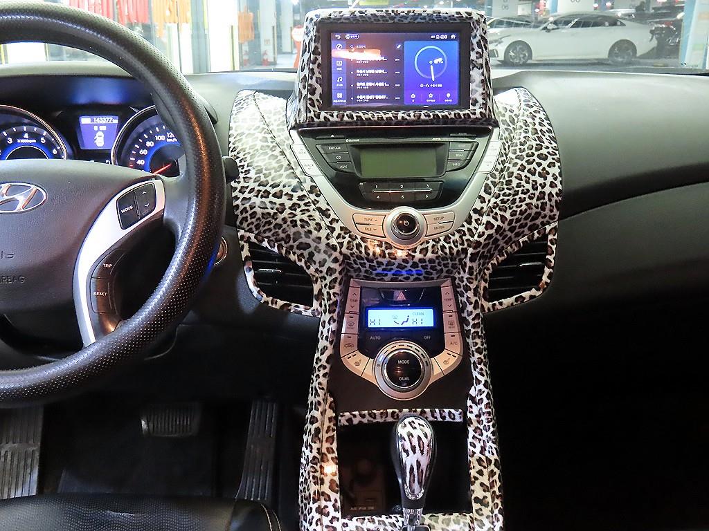 HYUNDAI Avante - Vista 11