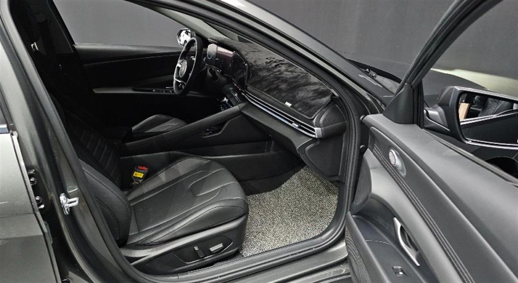 HYUNDAI Avante - Vista 10