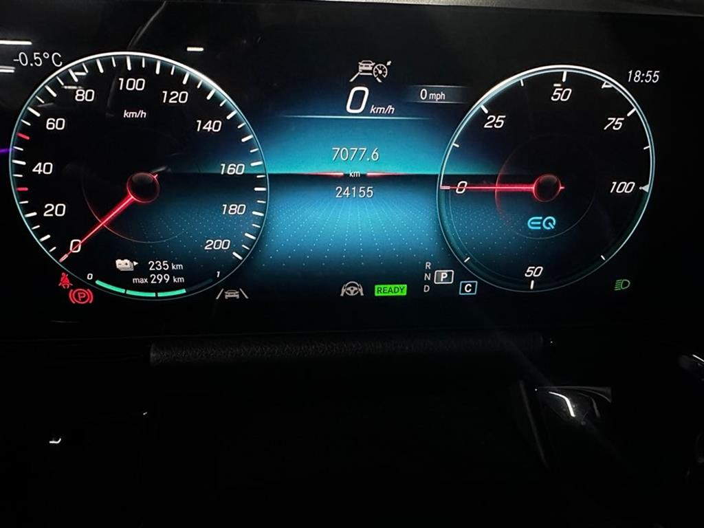 Mercedes Benz EQA - Vista 9