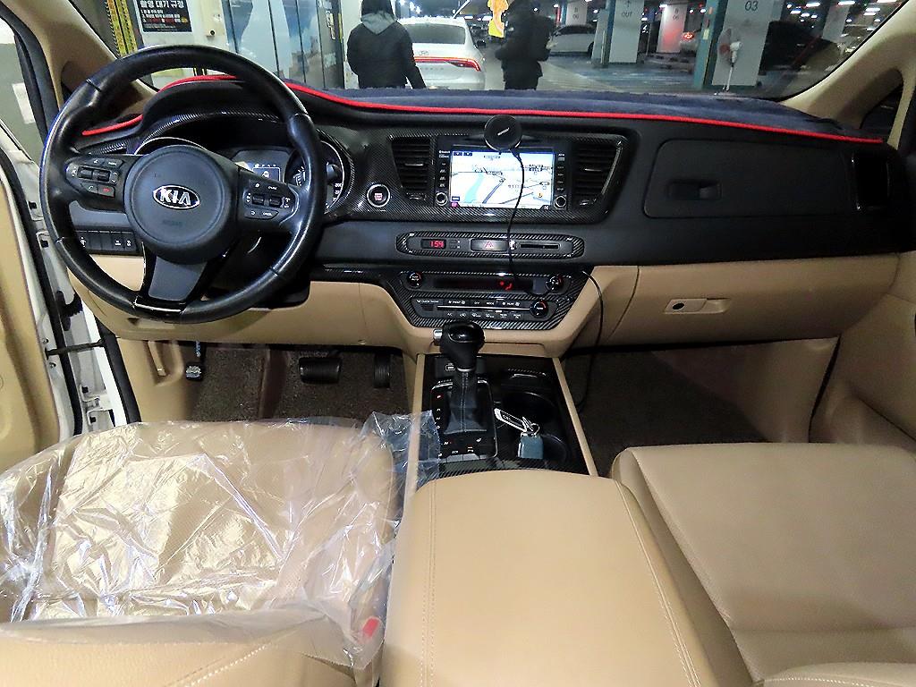 KIA Carnival - Vista 10