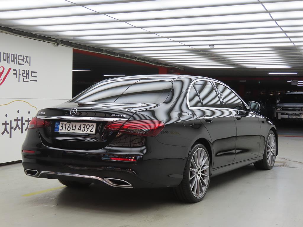 Mercedes Benz E class - Vista 4