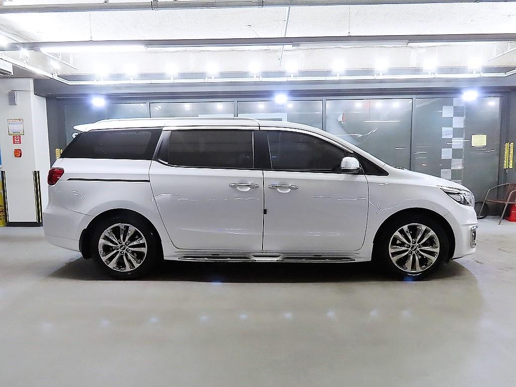KIA Carnival - Vista 3