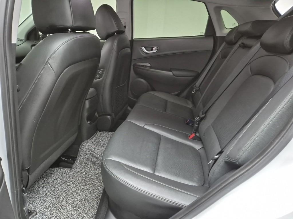 HYUNDAI Kona - Vista 12