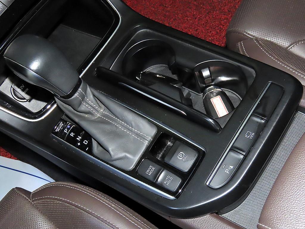 HYUNDAI Grandeur - Vista 12