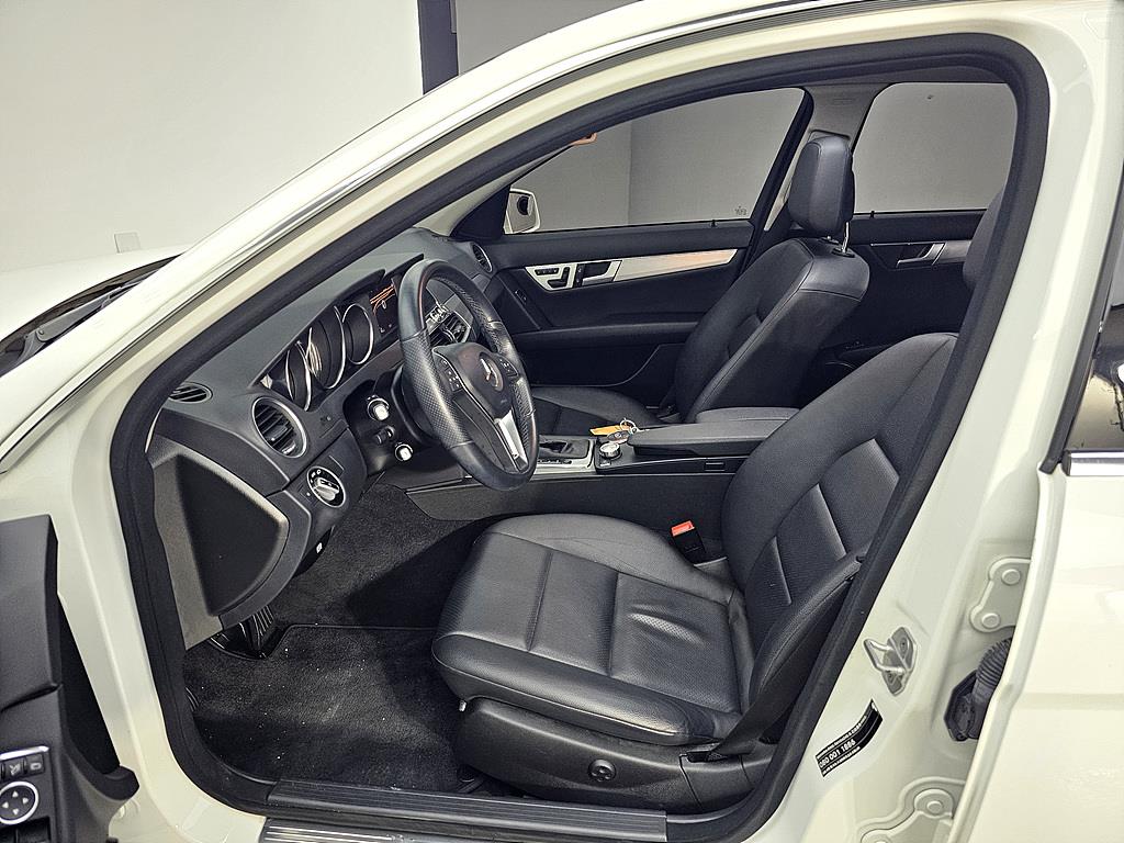 Mercedes Benz C Class - Vista 8