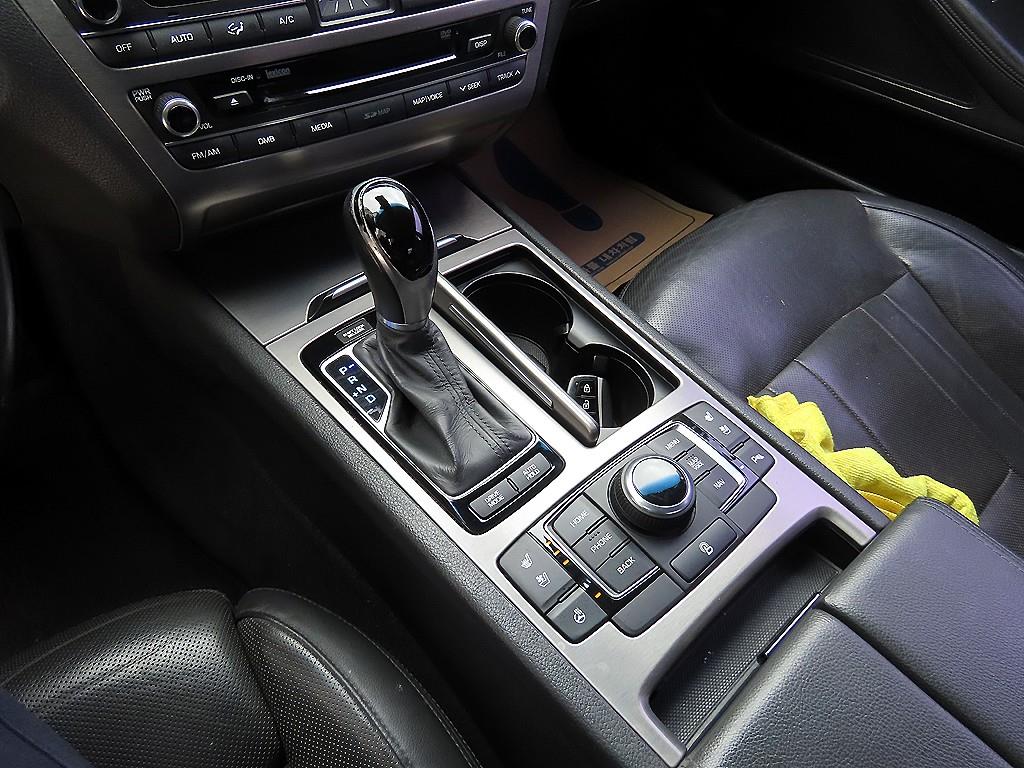 HYUNDAI Genesis - Vista 11