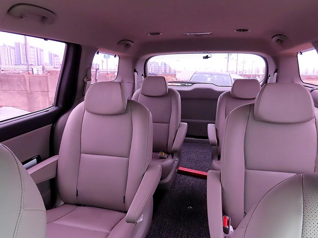 KIA Carnival - Vista 7