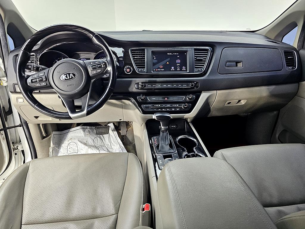 KIA Carnival - Vista 5