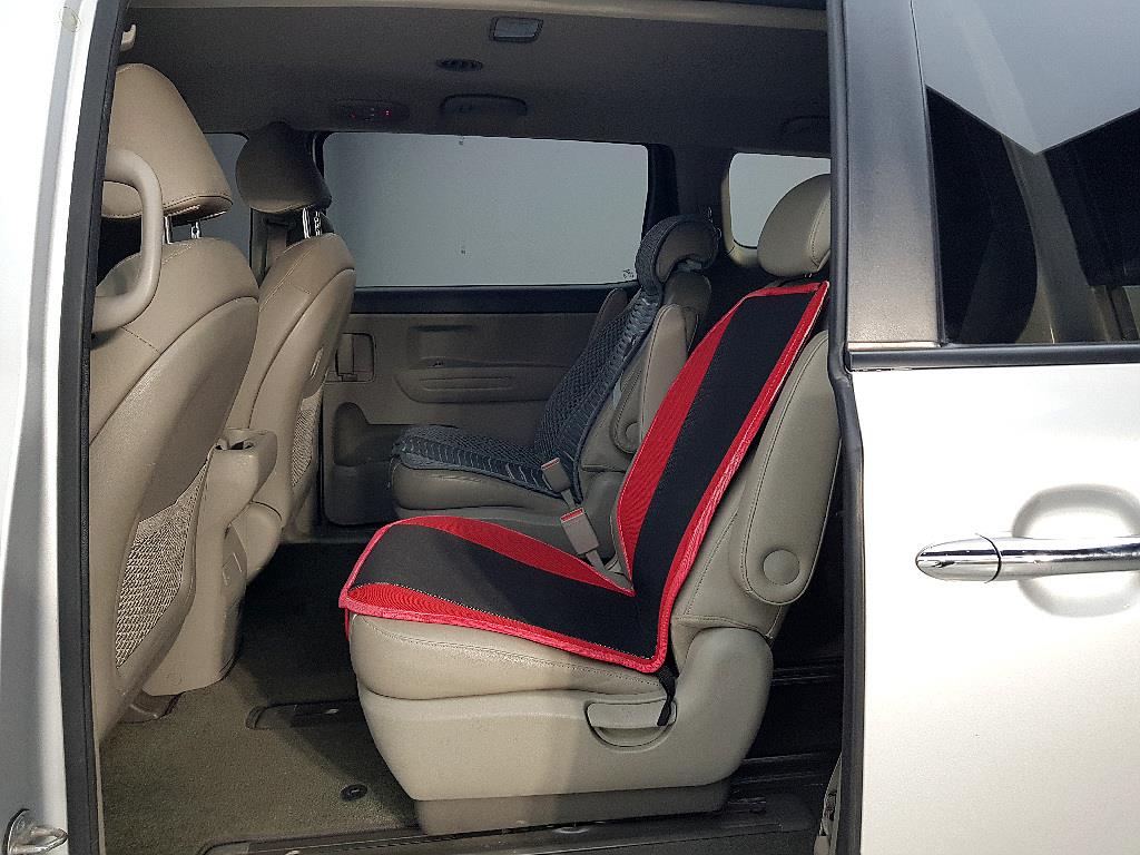 KIA Carnival - Vista 9