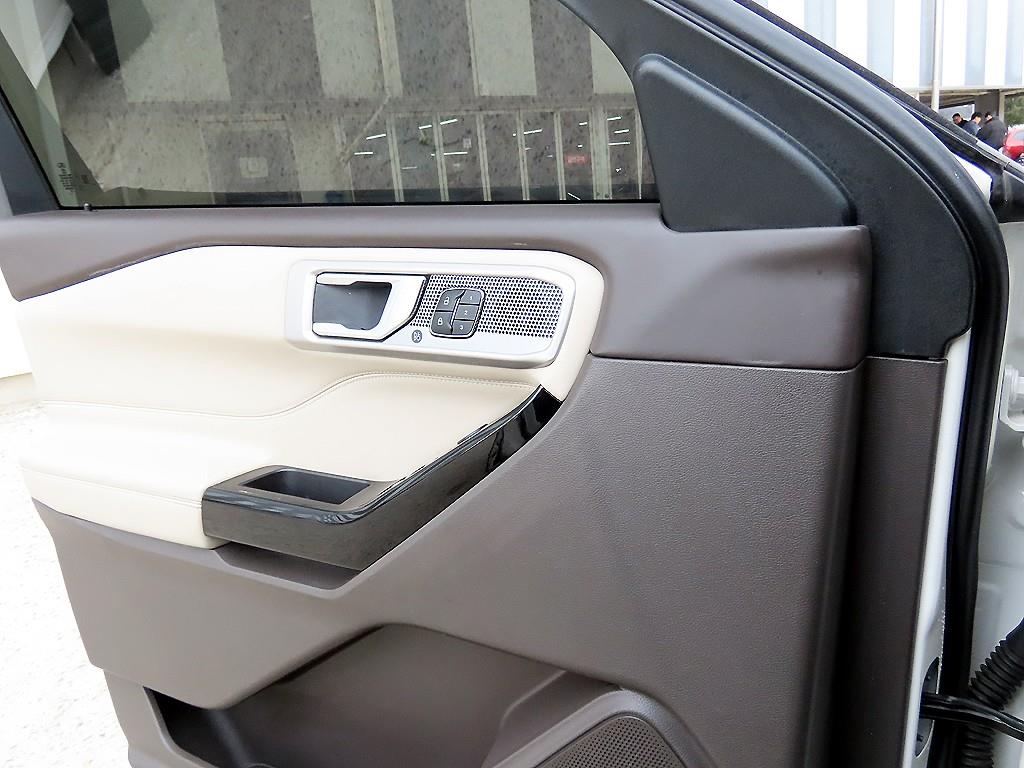 Ford Explorer - Vista 11