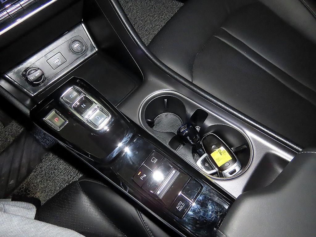 HYUNDAI Sonata - Vista 12