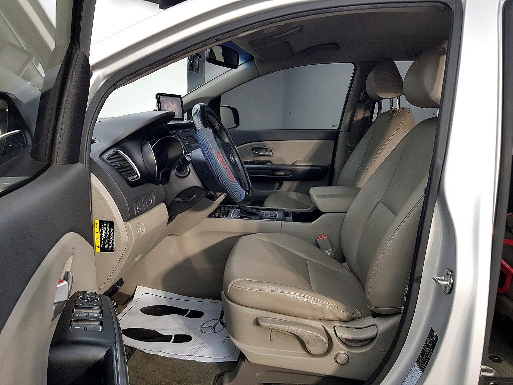 KIA Carnival - Vista 8