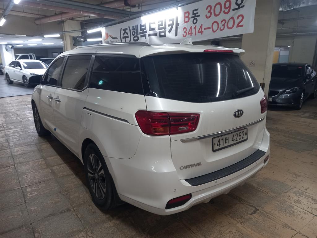 KIA Carnival - Vista 6