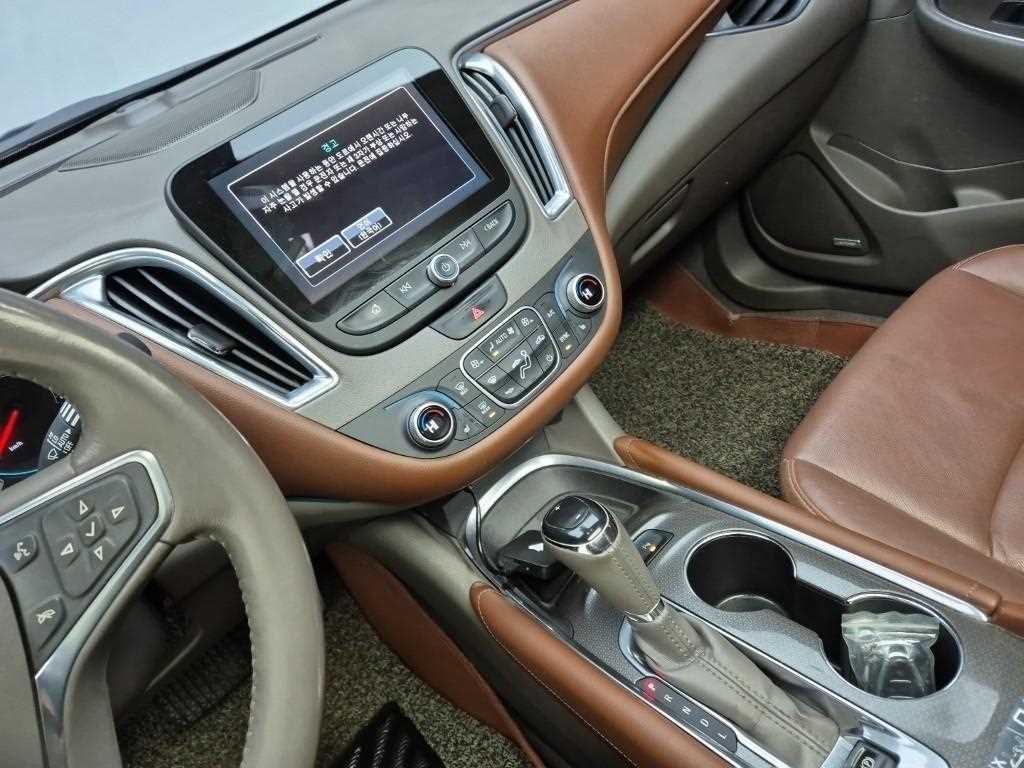 Chevrolet Malibu - Vista 10