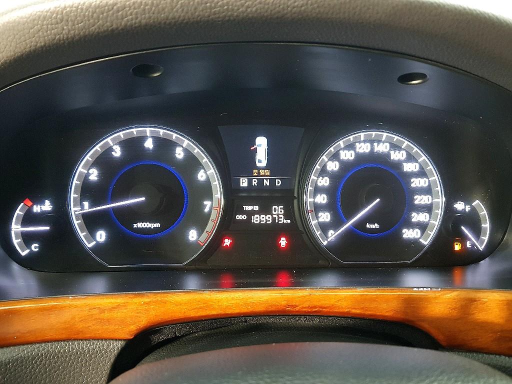 HYUNDAI Equus - Vista 7