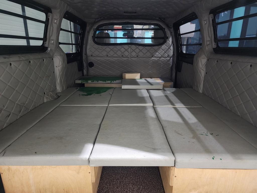 HYUNDAI Starex - Vista 6