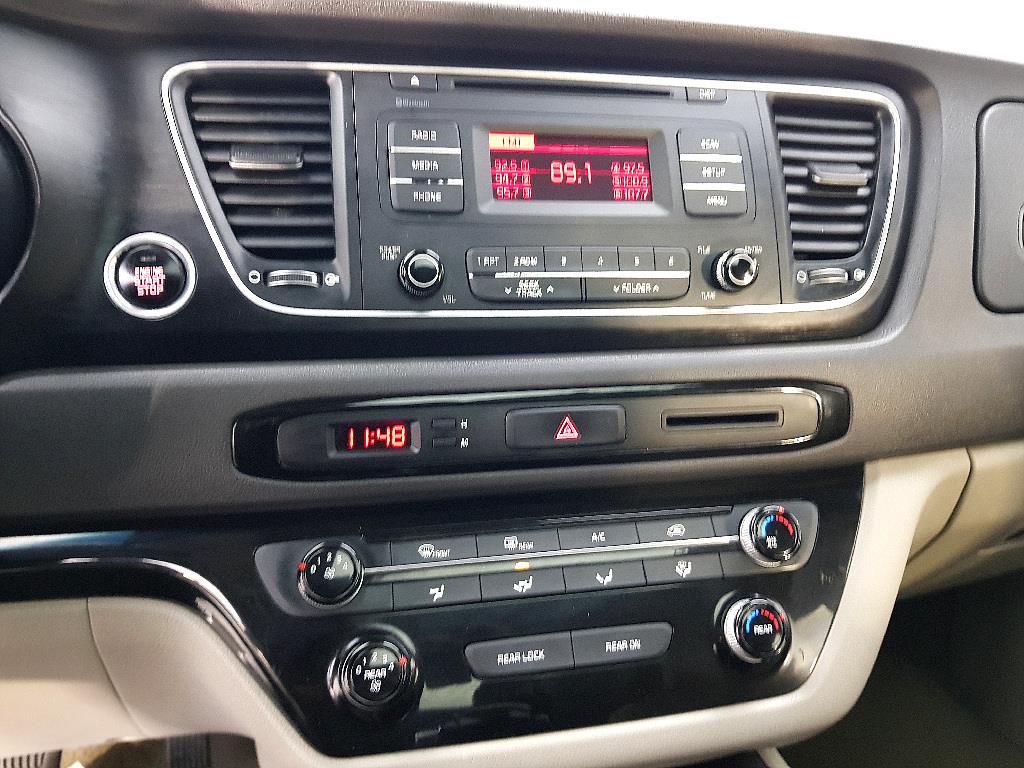 KIA Carnival - Vista 11