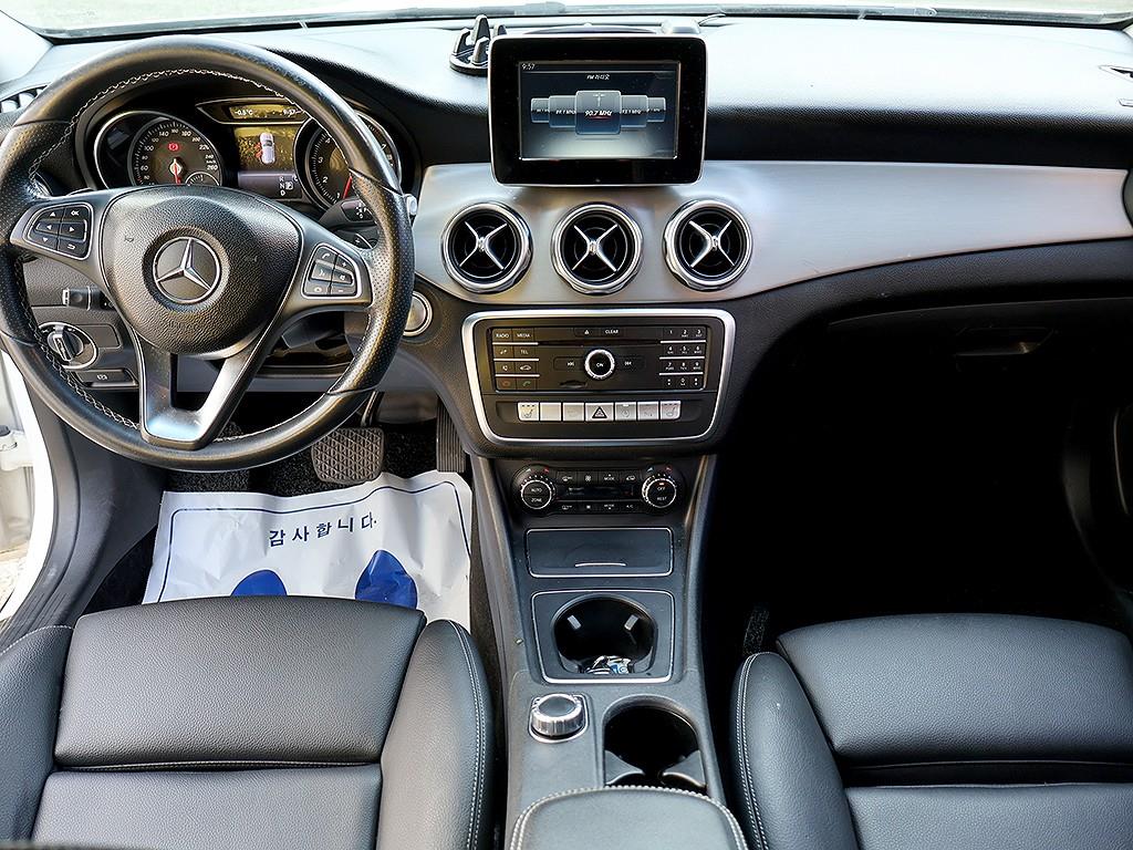 Mercedes Benz GLA Class - Vista 9