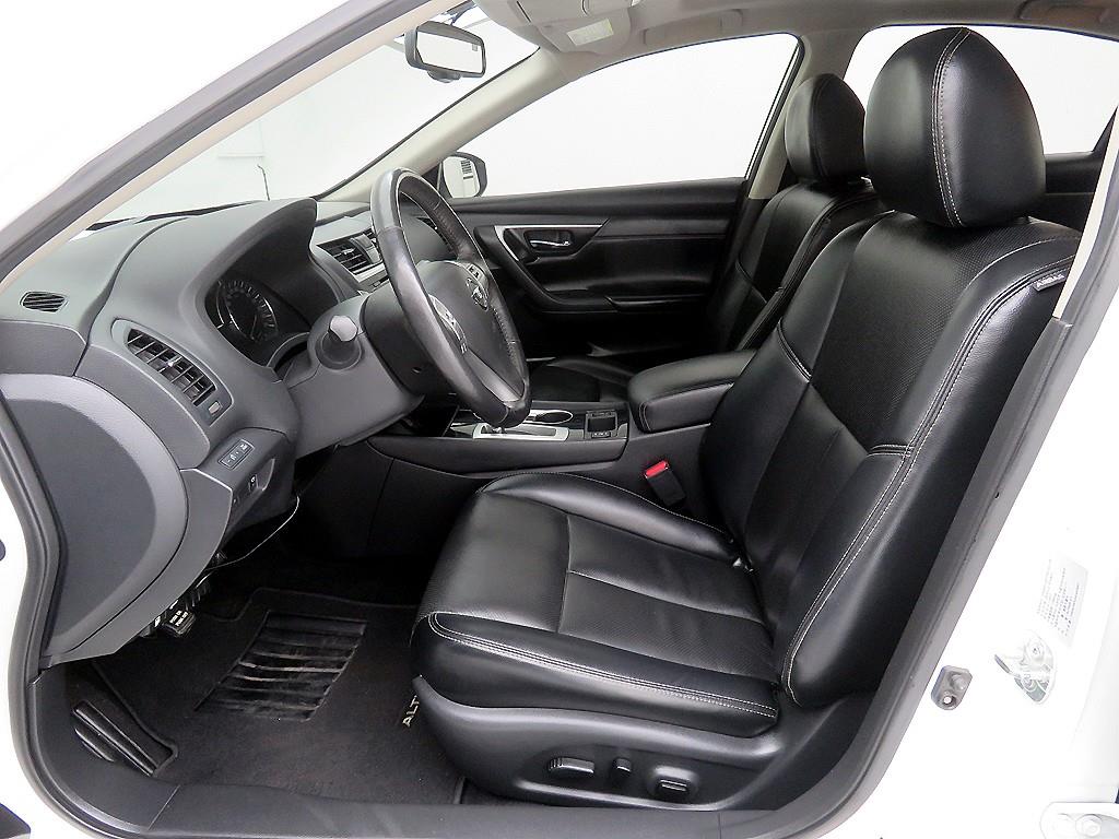 Nissan Altima - Vista 5