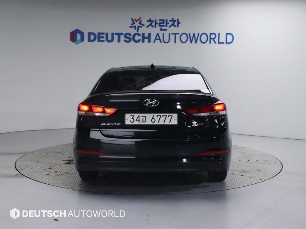 HYUNDAI Avante - Vista 4