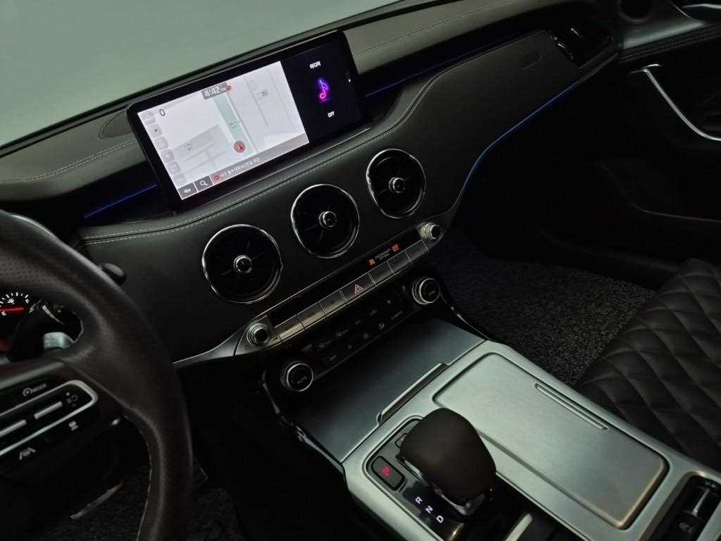 KIA Stinger - Vista 10