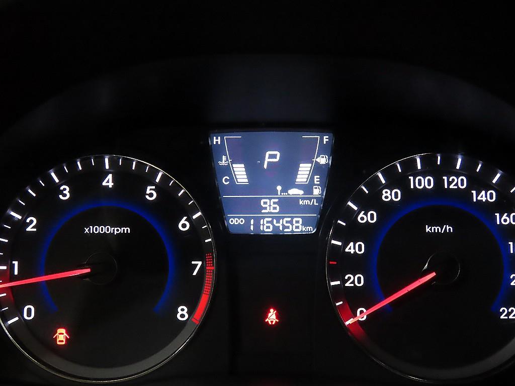 HYUNDAI Accent - Vista 9