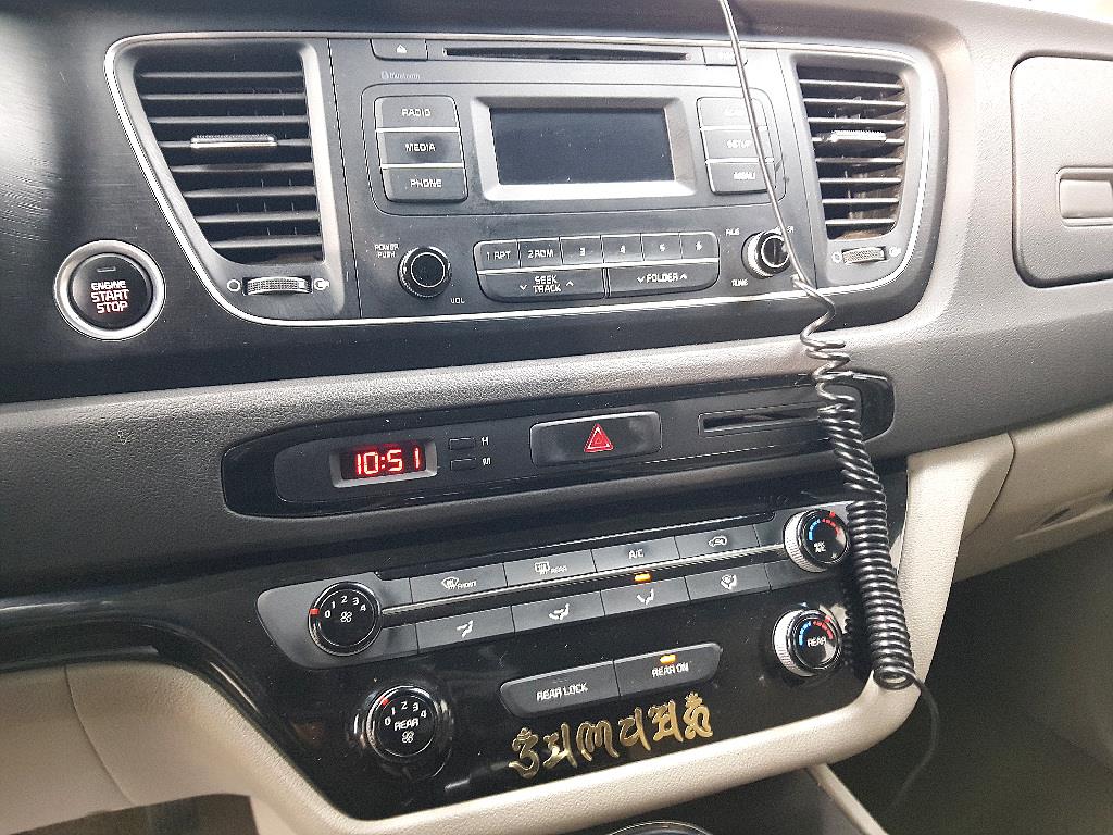 KIA Carnival - Vista 12