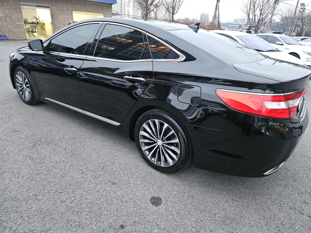 HYUNDAI Grandeur - Vista 5