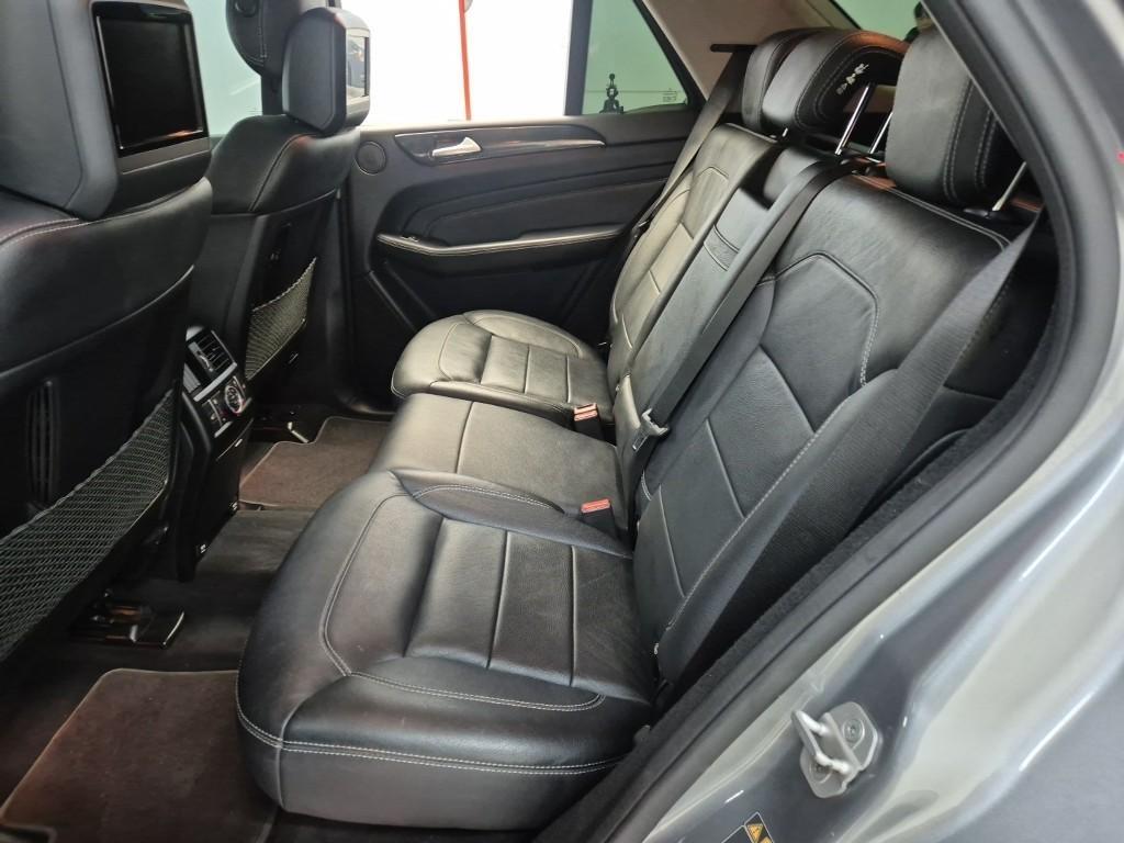 Mercedes Benz M Class - Vista 12