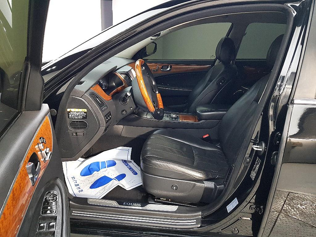 HYUNDAI Equus - Vista 8