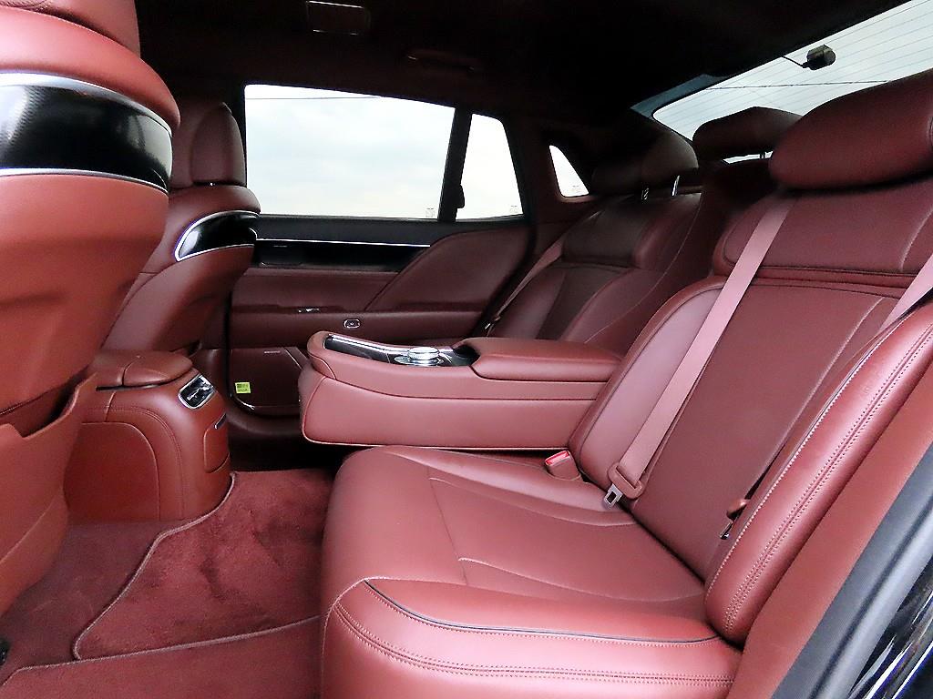 Genesis G90 - Vista 6