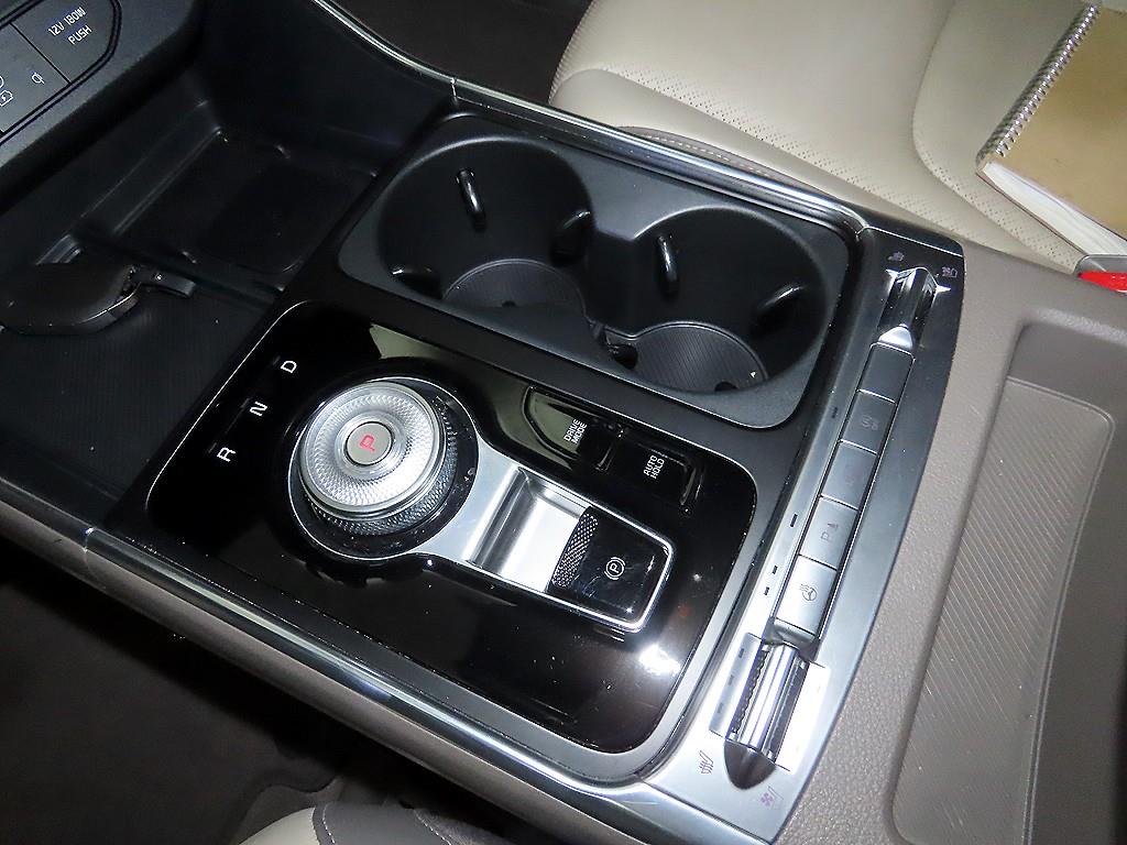 KIA Carnival - Vista 12