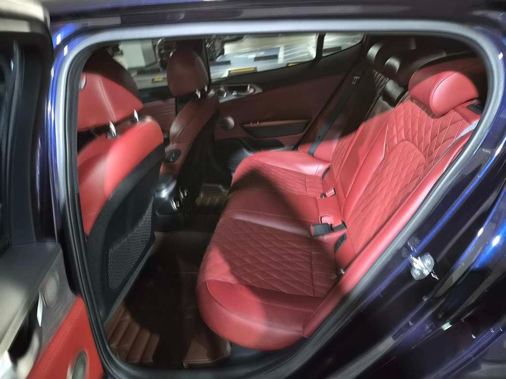 KIA Stinger - Vista 7