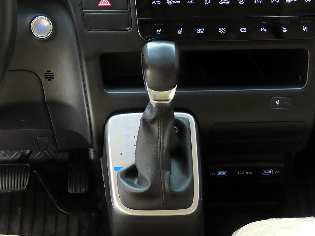 HYUNDAI Staria - Vista 10