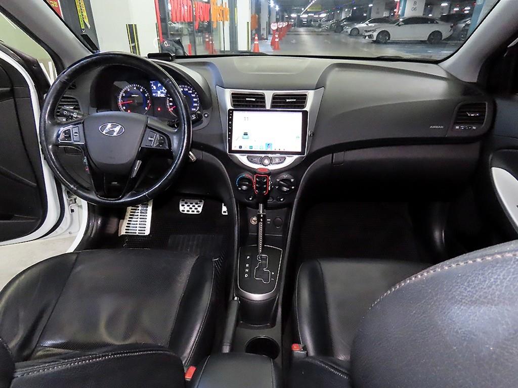 HYUNDAI Accent - Vista 10