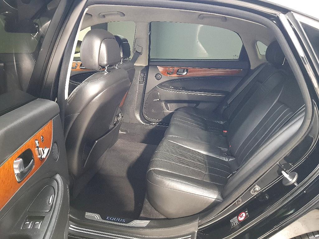 HYUNDAI Equus - Vista 9