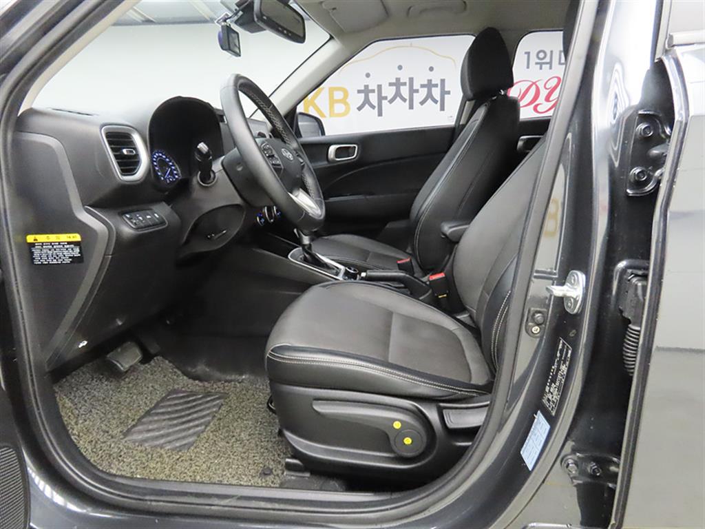 HYUNDAI Venue - Vista 5