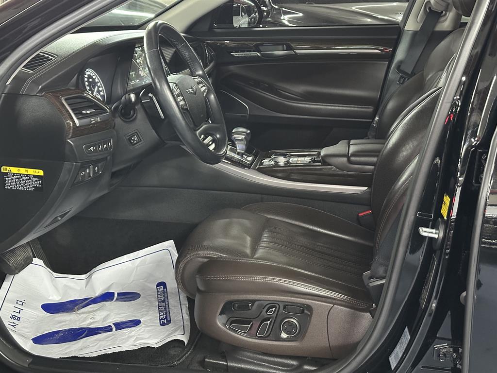 Genesis EQ900 - Vista 8