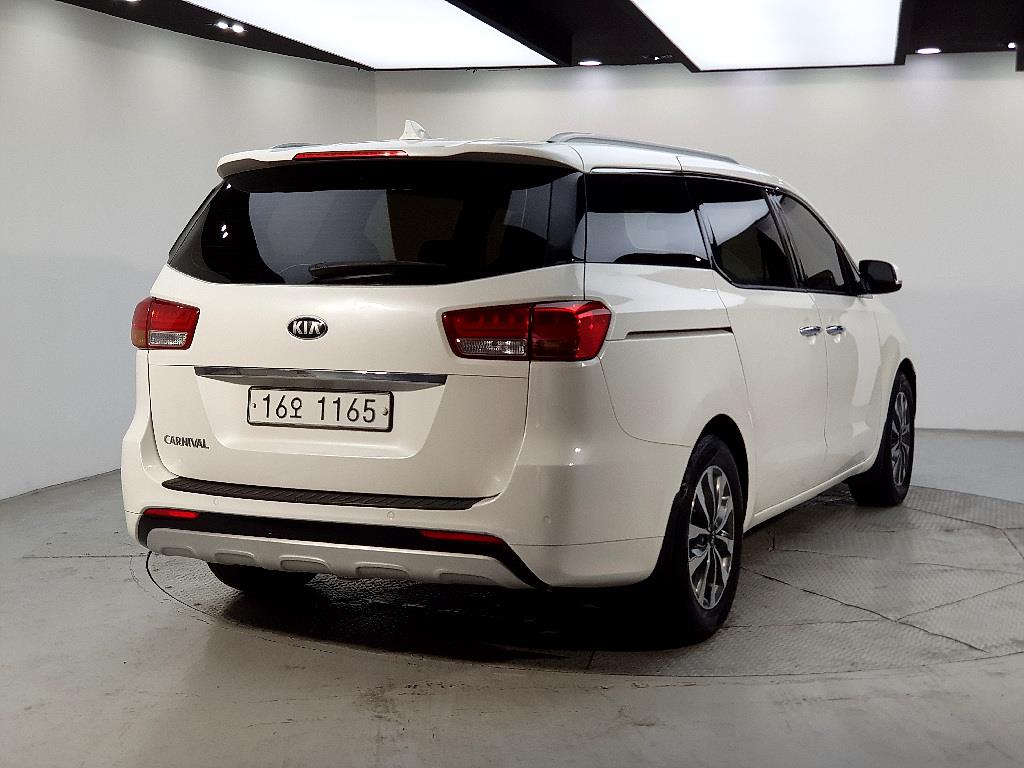 KIA Carnival - Vista 4
