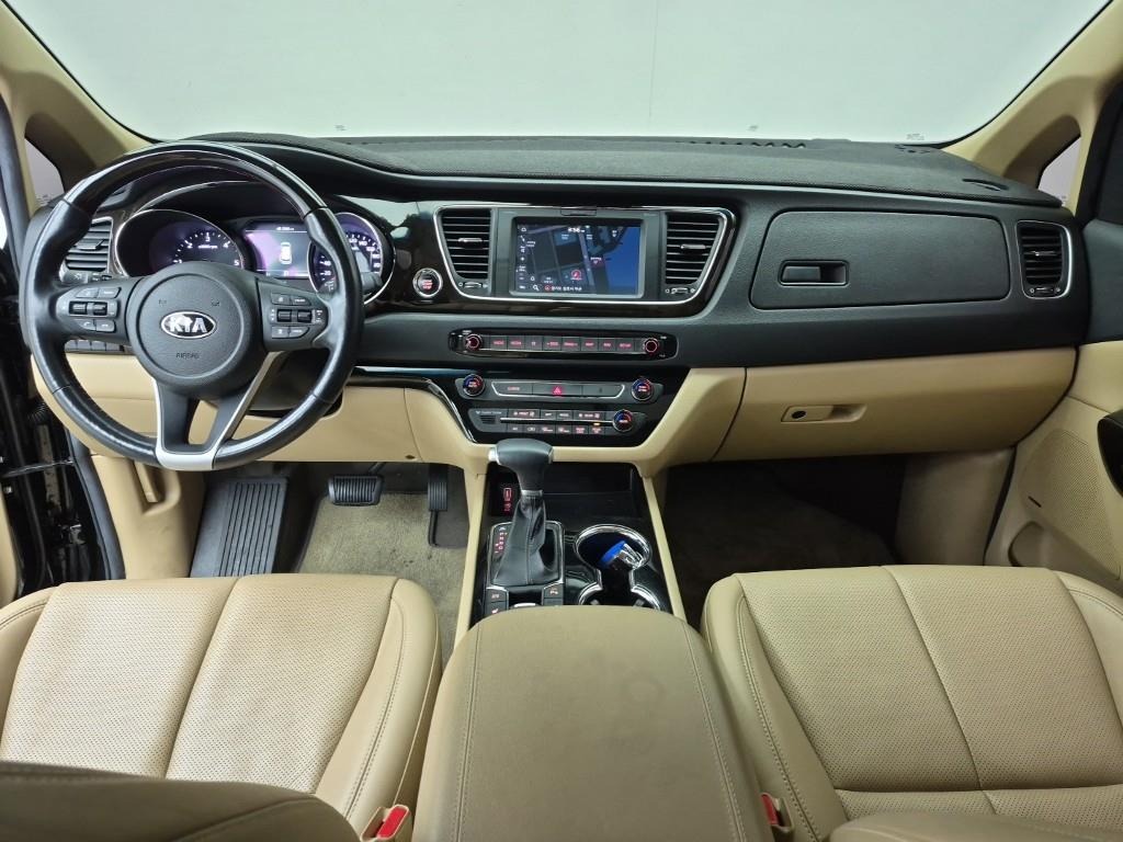 KIA Carnival - Vista 5
