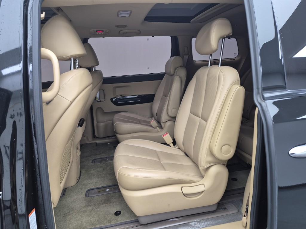 KIA Carnival - Vista 12
