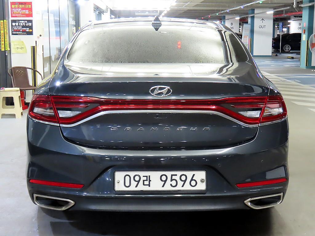 HYUNDAI Grandeur - Vista 5