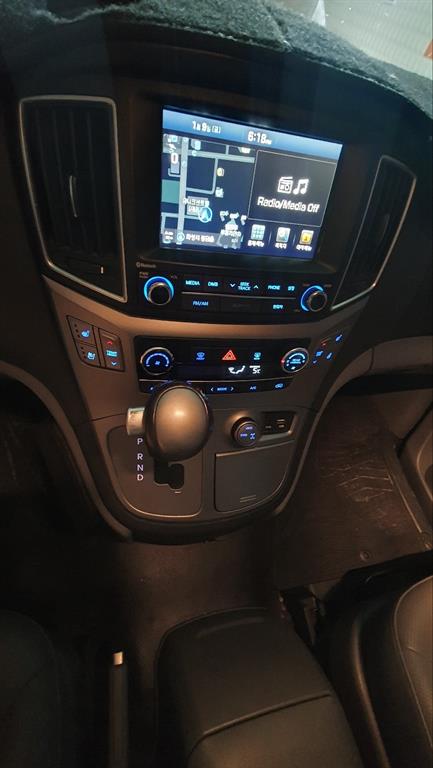 HYUNDAI Starex - Vista 7