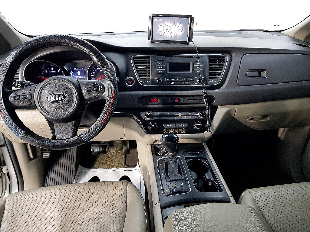 KIA Carnival - Vista 5