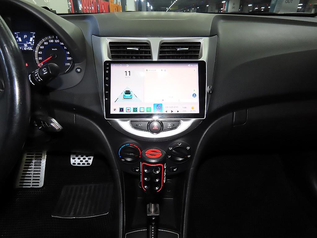 HYUNDAI Accent - Vista 11