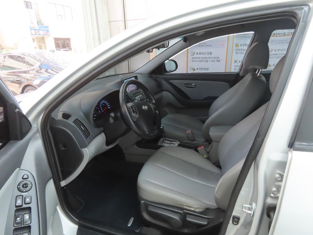 HYUNDAI Avante - Vista 5