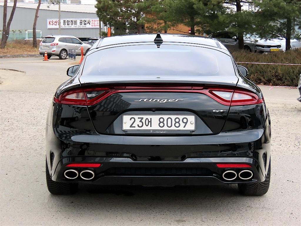KIA Stinger - Vista 4