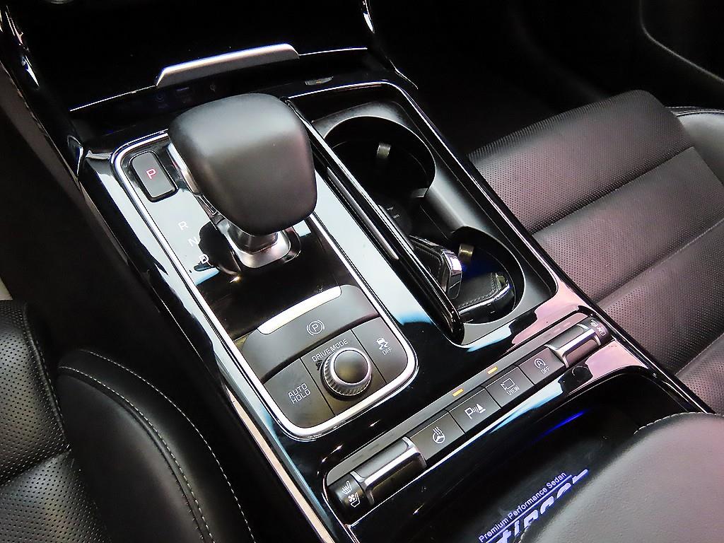 KIA Stinger - Vista 11