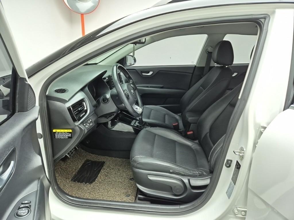 KIA Stonic 2018 Blanco - Importación desde Corea - HF Imports Iquique - Foto 14